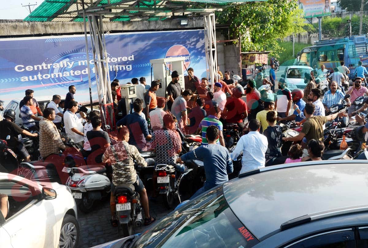 boy arrested for spreading rumors of bandh in Jammu Kashmir, Jammu Kashmir latest news and visuals