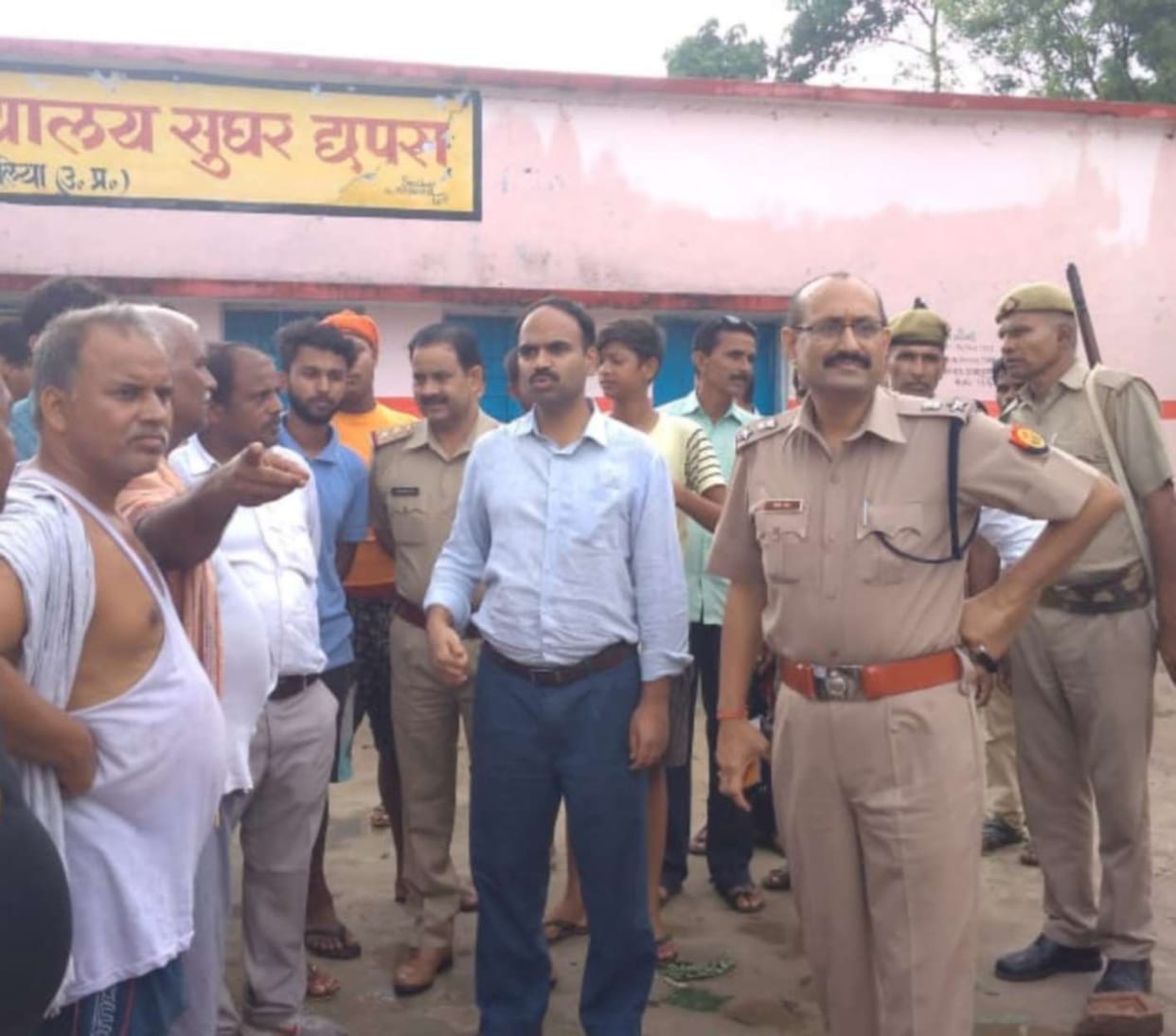 Villagers panic due to increase in Ghaghra