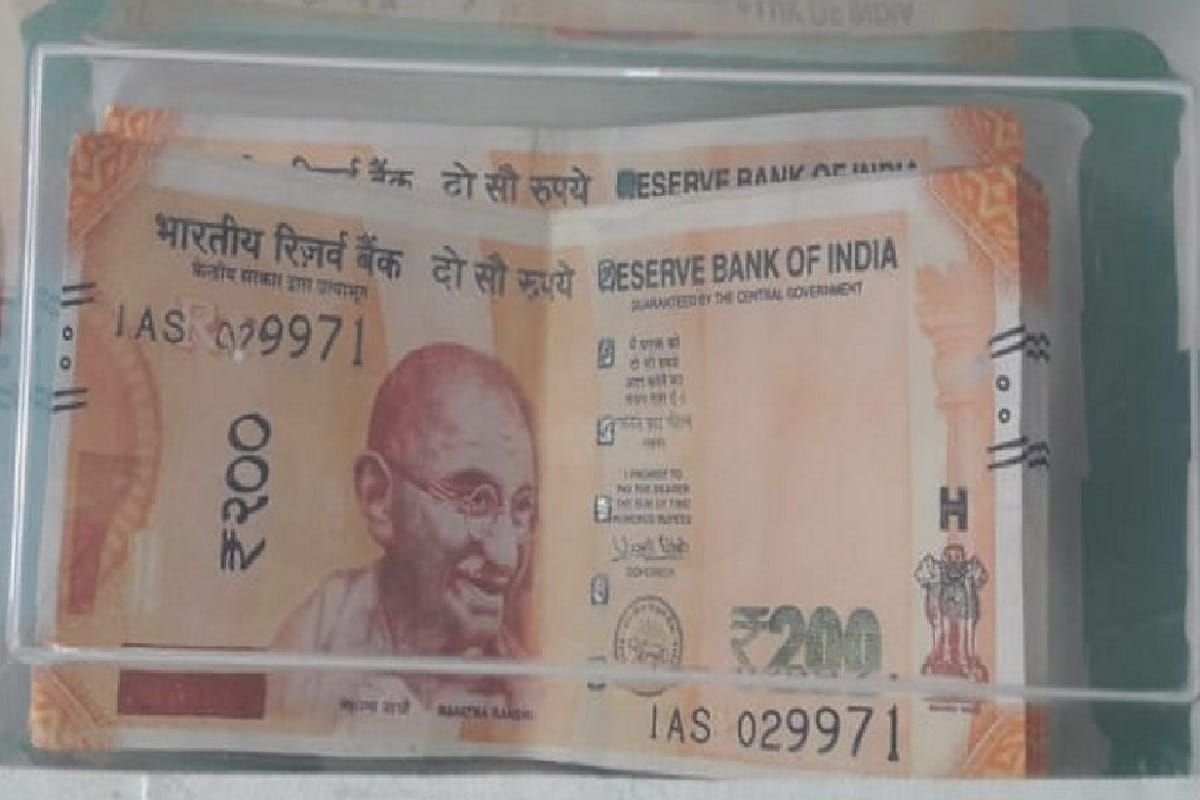 Banda: Police caught two suspects during checking, recovered fake notes of 74 thousand