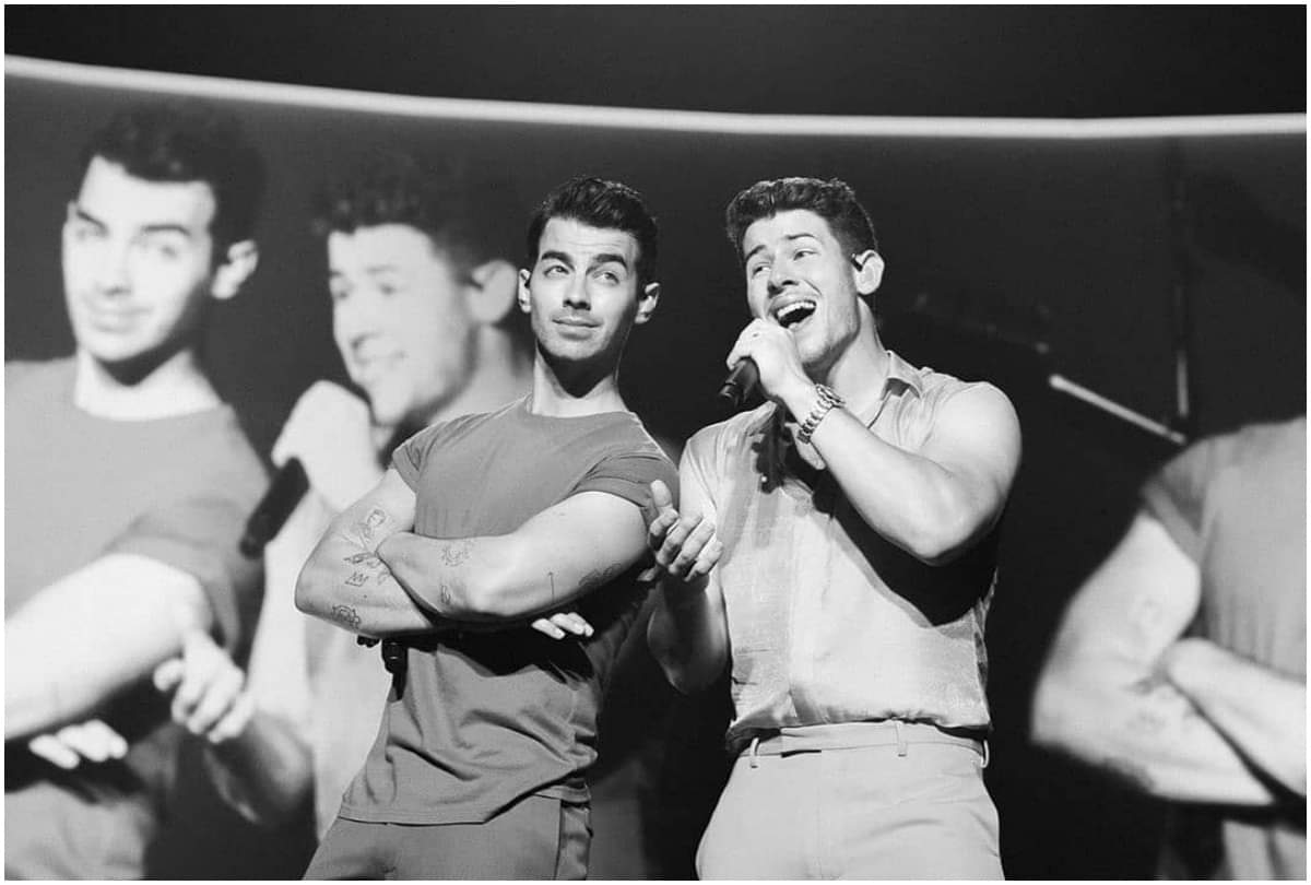 Nick Jonas says I love you to Priyanka Chopra during concert video viral on social media