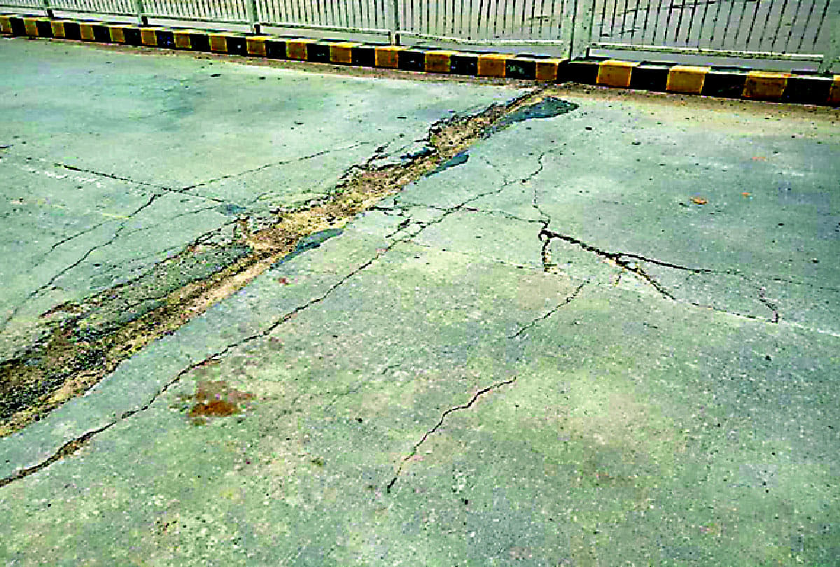 Cracks came in the bridge in etawah