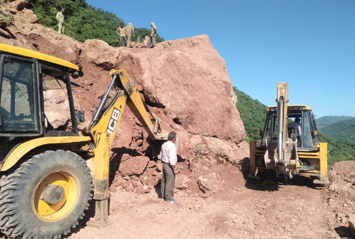 landslide in himachal after heavy rainfall in himachal, roads closed