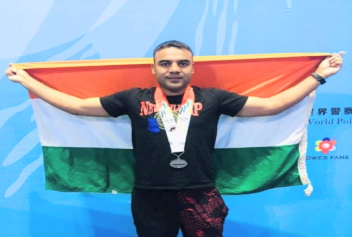Digvijay won silver and Manoj won bronze medal in World Boxing Championship