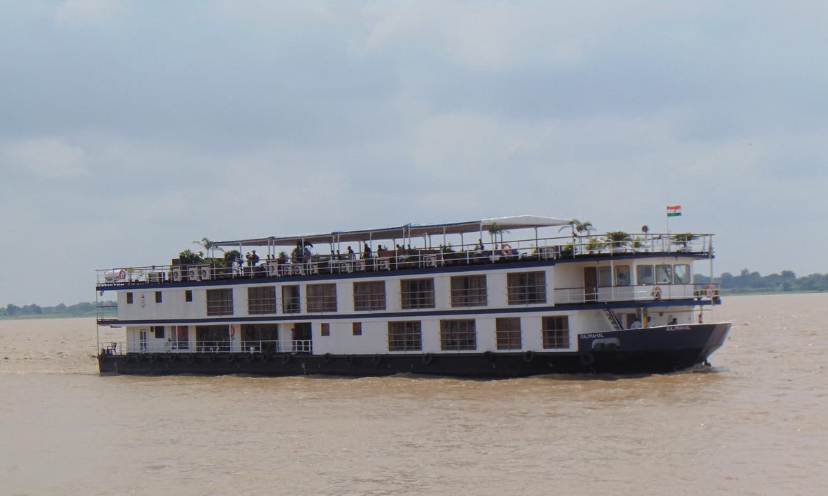Rajmahal cruise reached Ghazipur with foreign tourists from Kolkata varanasi