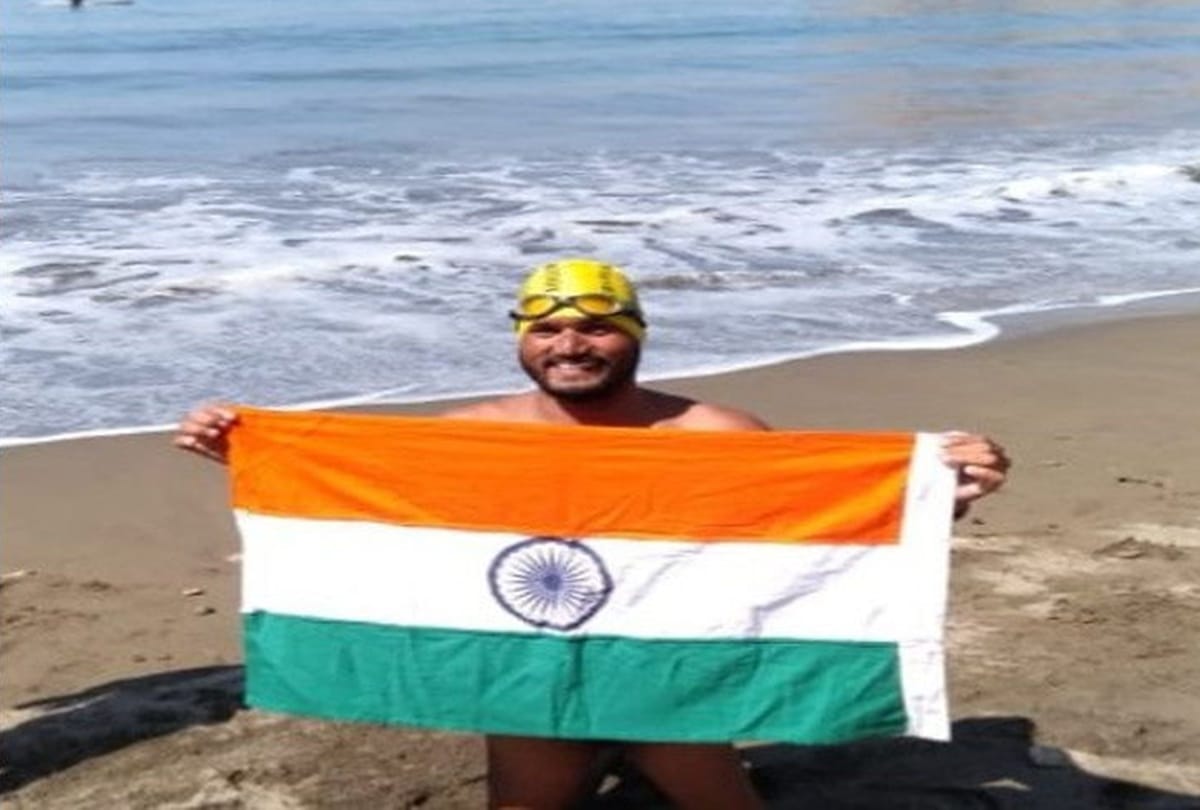 Satendra Singh Lohiya crossed the Catalina Channel and also set up asian record