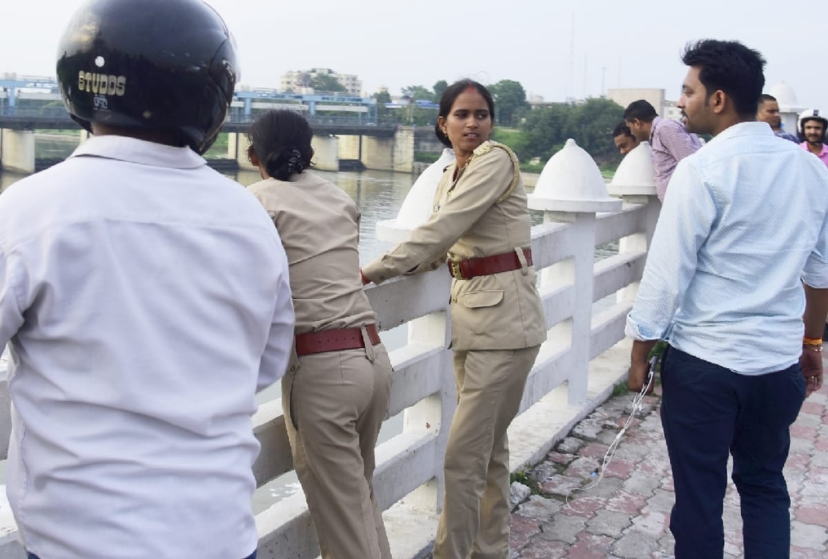 girl tried to commit suicide in lucknow