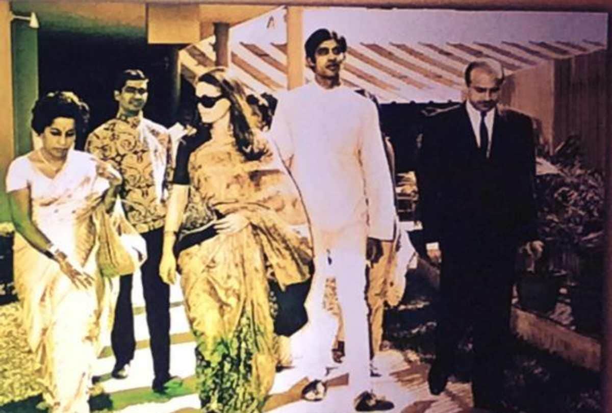 rajeev gandhi birth anniversary when teji bachchan received sonia gandhi at airport