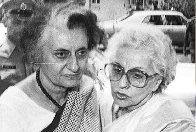 rajeev gandhi birth anniversary when teji bachchan received sonia gandhi at airport