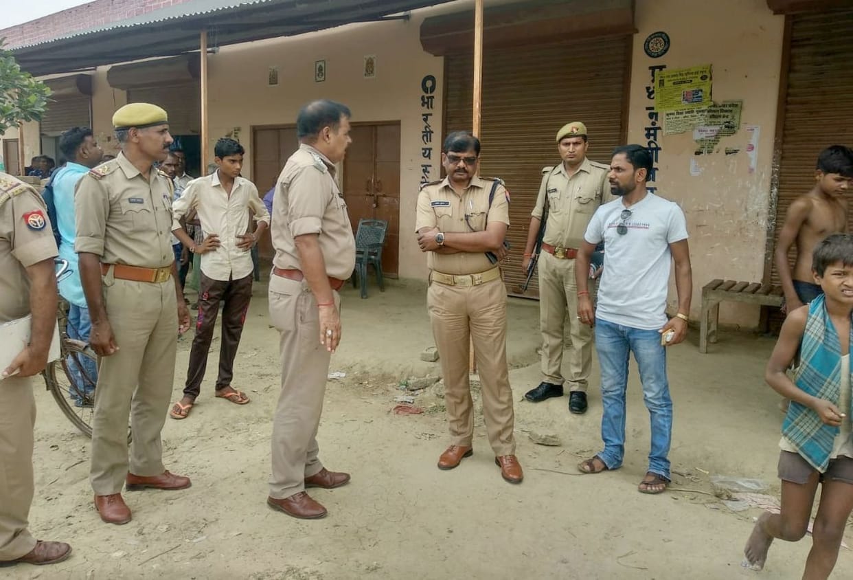 Three lakh robbed in daylight from customer service center operator