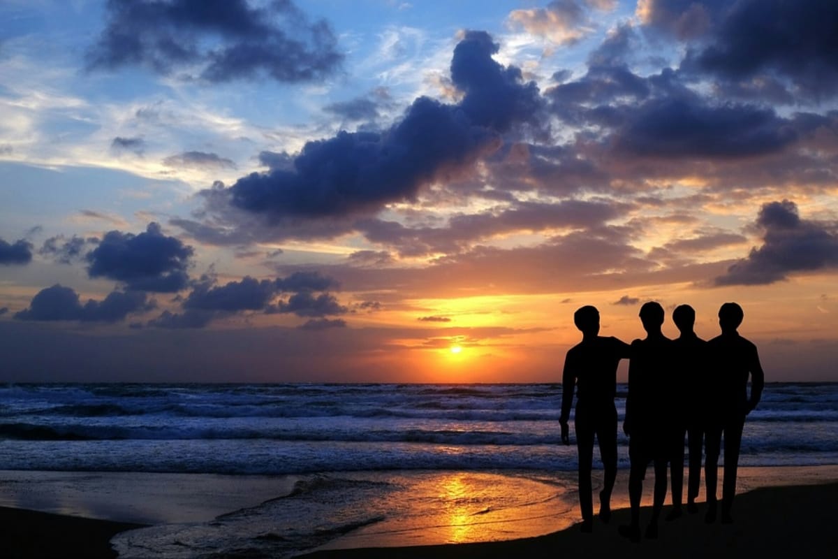 plan trip in october month with friends and family to incredible india places