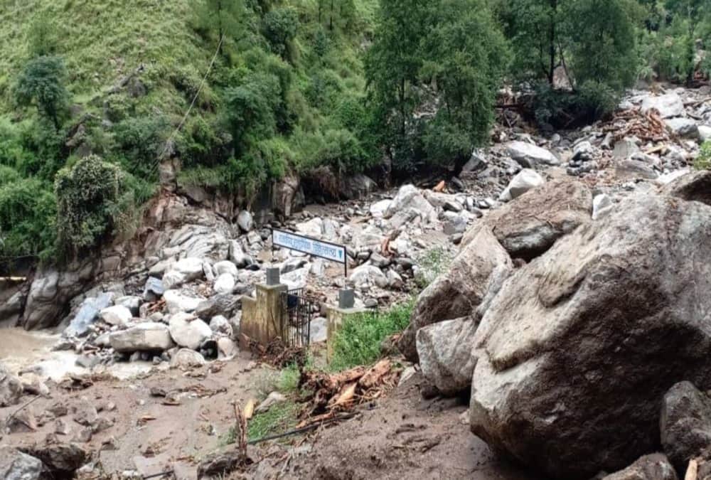 Uttarakhand News: Disaster in uttarkashi become reason of Bihar Boy meet his family after 13 years 