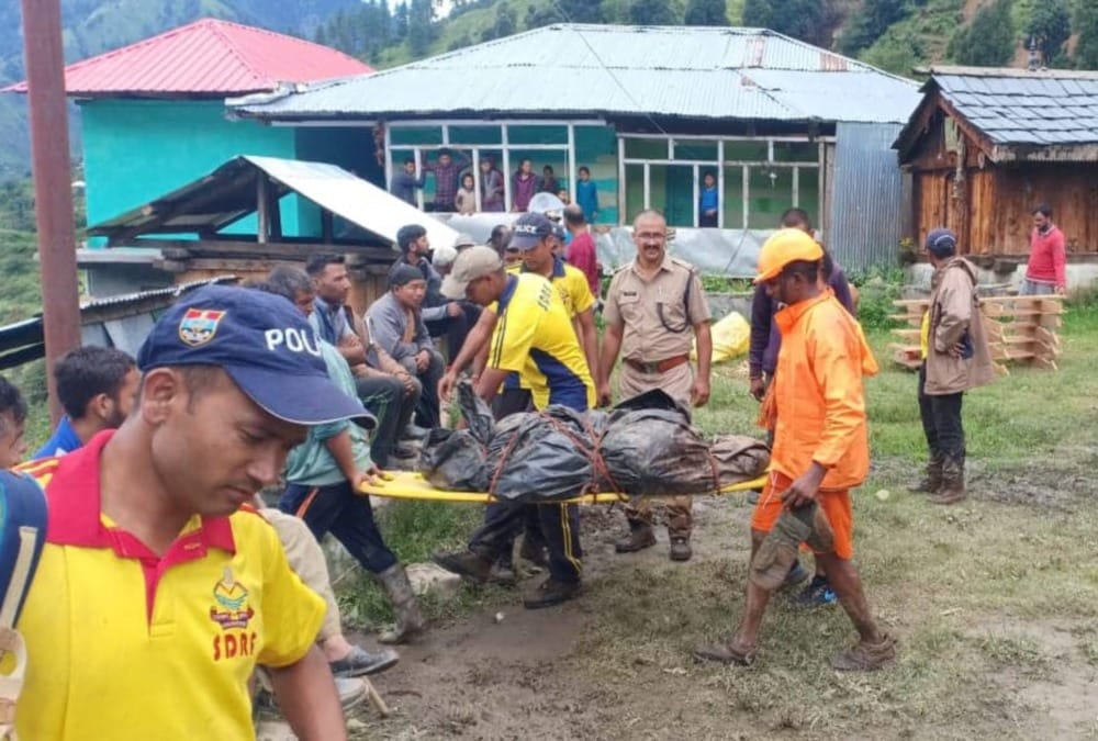Helicopter crash in Uttarkashi pilot Ranjeev Done Good work in kedarnath Disaster