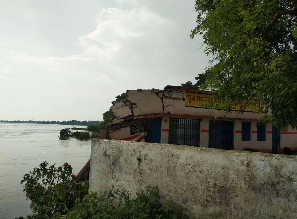 Ganga crossed danger mark, live bags flowed