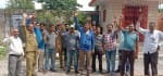 टनकपुर में वर्कशॉप गेट पर प्रदर्शन करते रोडवेज कर्मचारी।