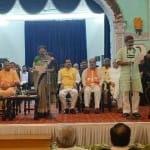 शपथ लेते मंत्री