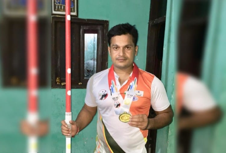 हेड कांस्टेबल ने चीन में गोल्ड जीतकर किया देश का नाम रोशन, गांव में ...