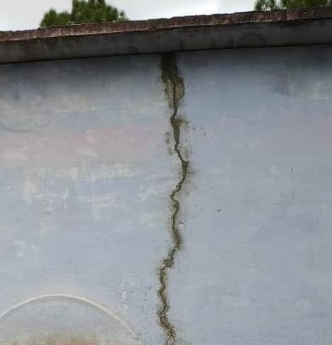school building is in dangerous comdition