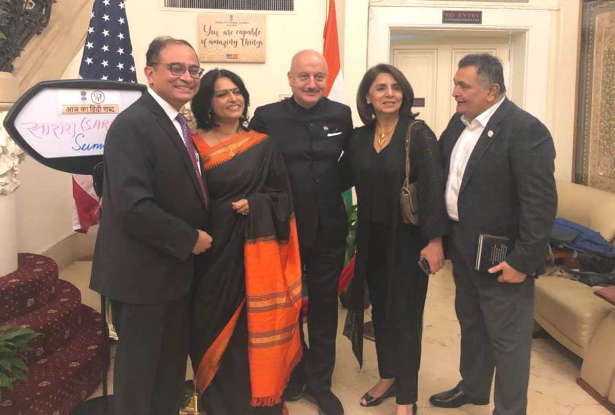 anupam kher fight with neetu kapoor and rishi kapoor for paying cab fare