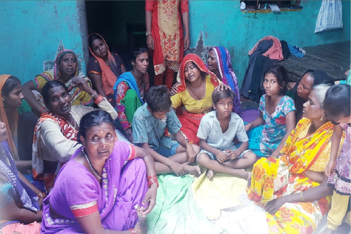 Three worker killed and ten people injured in road accident at Bijnor of Uttar Pradesh