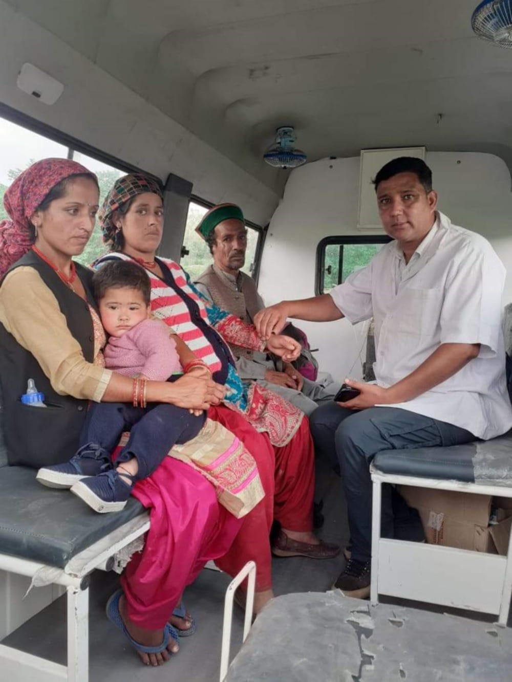 Uttrakhand News: Flood Disaster in uttarkashi mother swept in front of children painful story