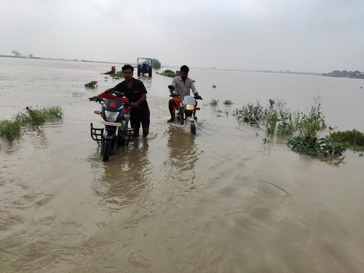flood situation due to ganges water level cross danger mark in ballia ghazipur varanasi