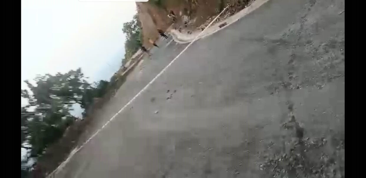 rain in uttarakhand Tanakpur-Champawat Road 10 meter swept, devotees left Kailash Mansarovar Yatra