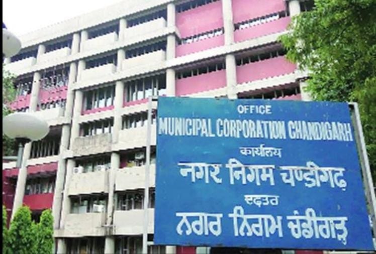 Employee renewal power in Commissioner hand in chandigarh