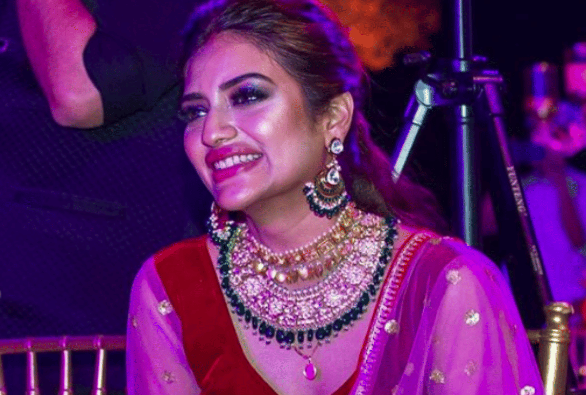 Trinamool Congress MP Nusrat Jahan Reached Durga Puja Pandal Gets Trolled by users