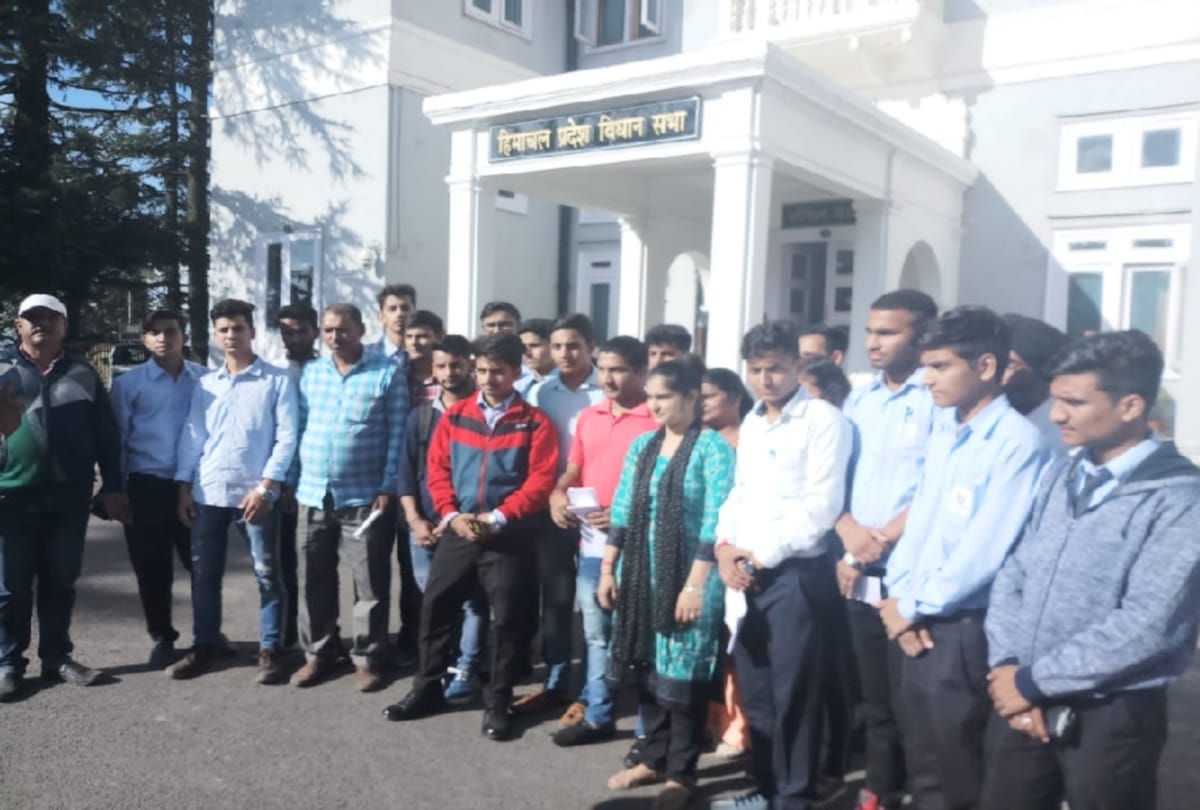 Student-parents anxious over non-release of scholarship reached Vidhan Sabha