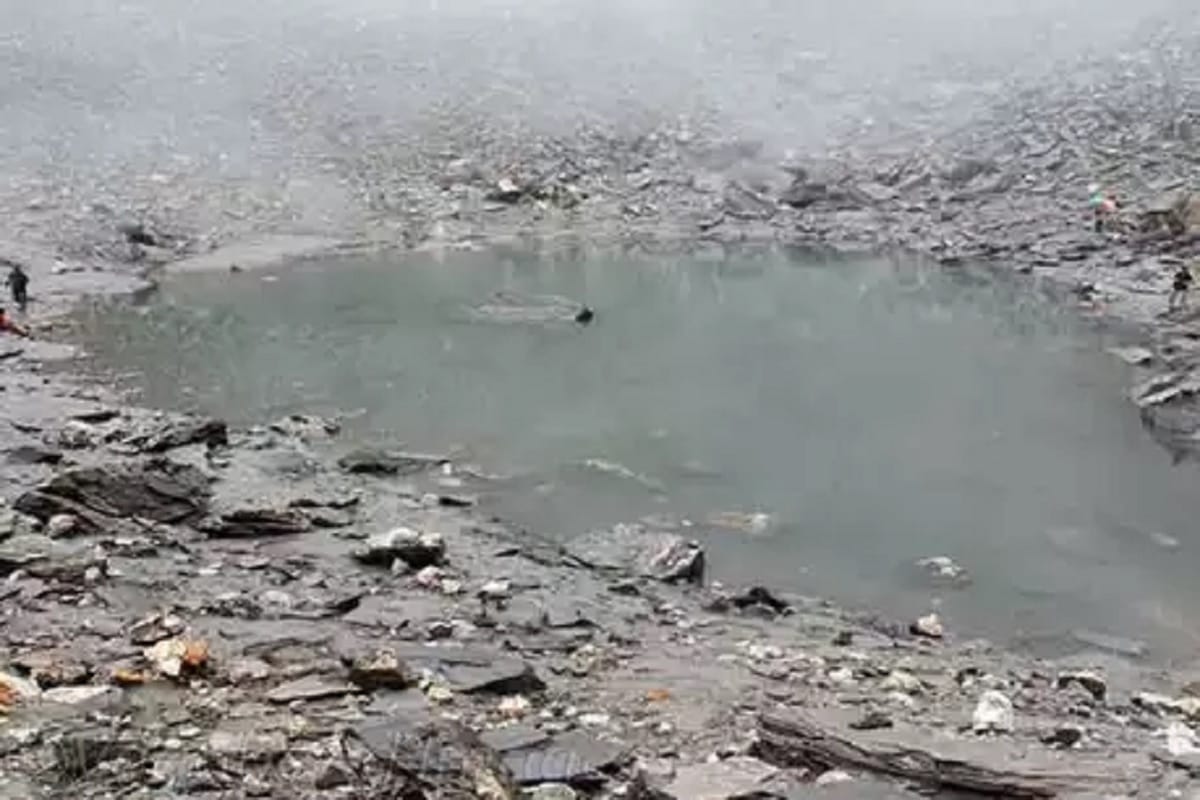 roopkund skeleton lake a himalayan mystery roopkund lake history