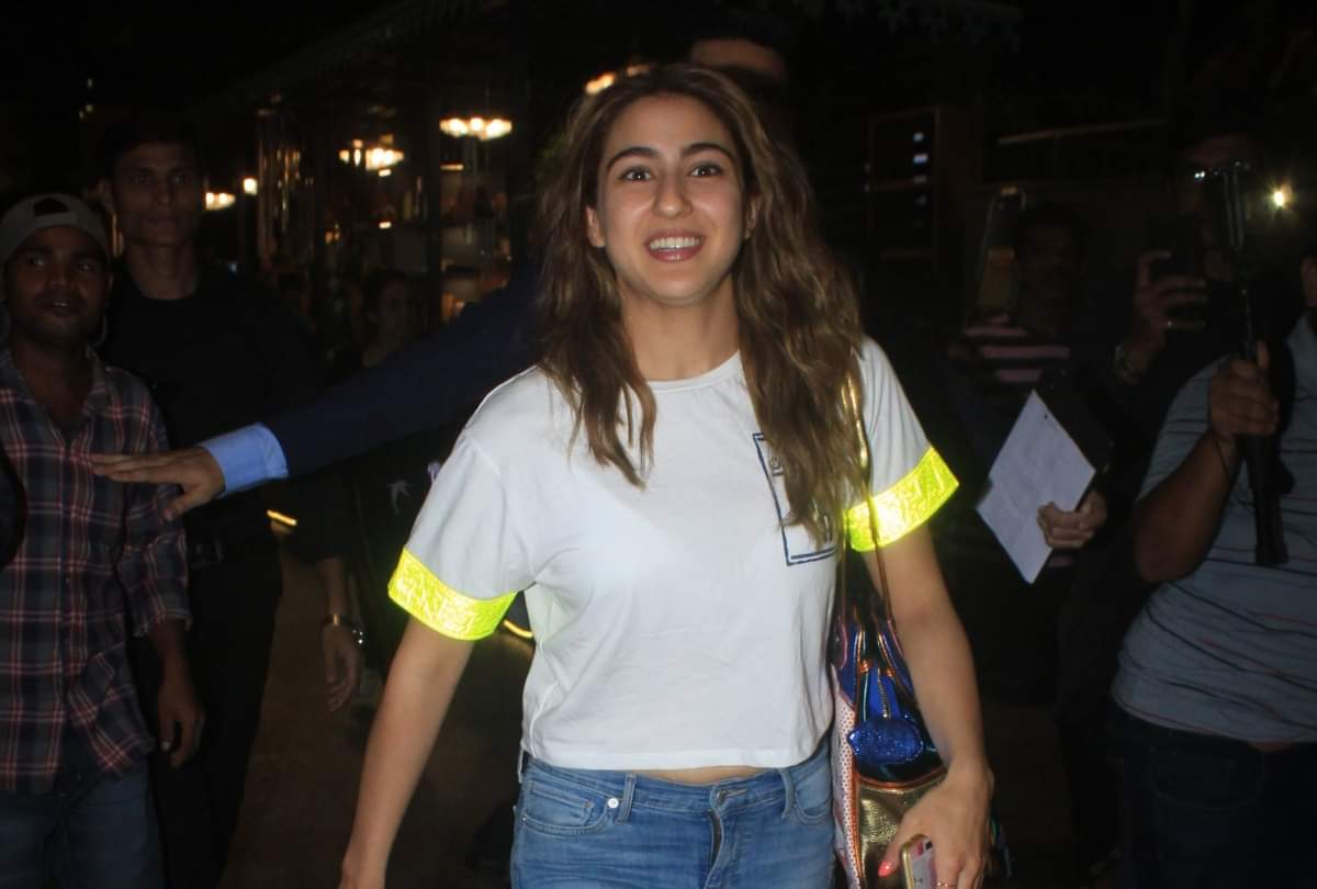 in viral video bollywood actress shikha talsania calls Sara ali khan cow