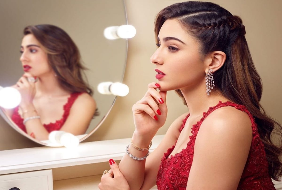 Ganesh Chaturthi 2019 Sara Ali Khan get troll after share photo with Ganpati Bappa