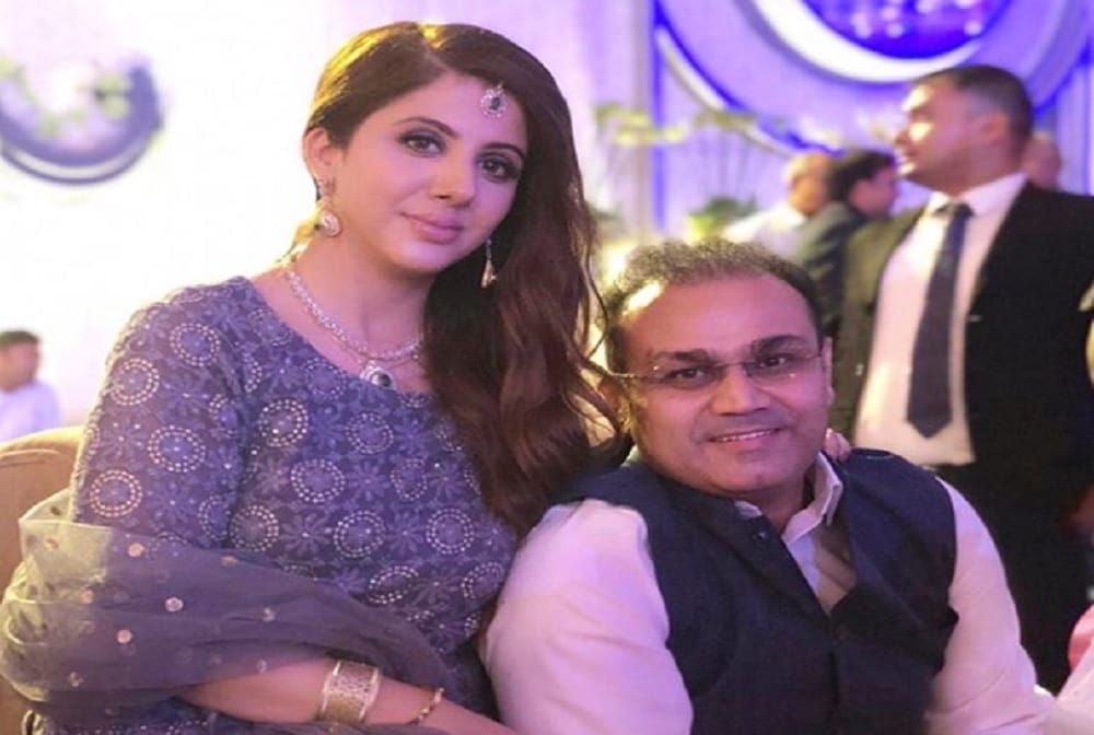 virendra sehwag share a pic with wife aarti on social media, says Good life with wonderful wife 