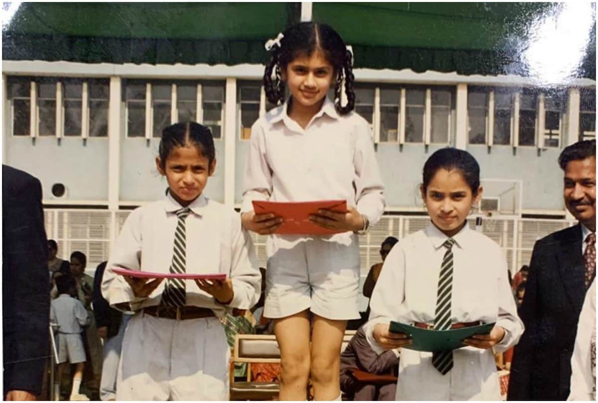 10 Pics Of Bollywood Celebs From Their High School Days!