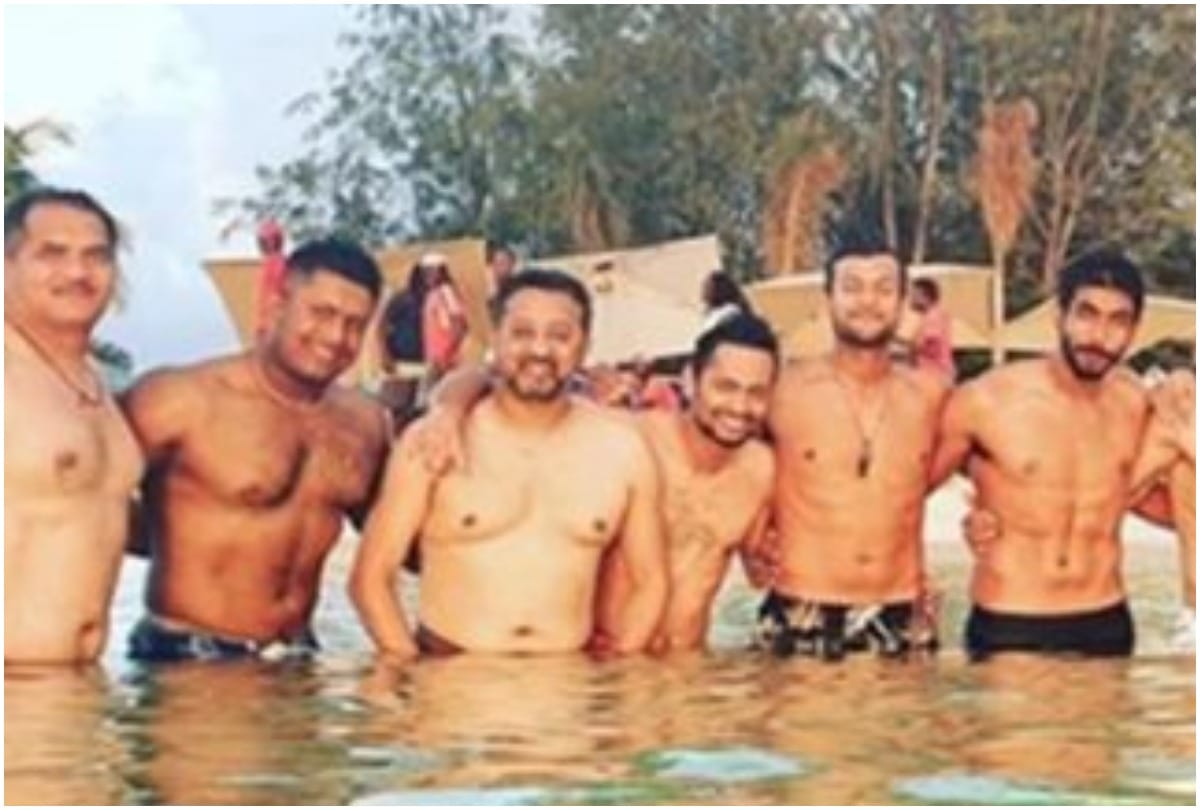 Virat Kohli share shirtless picture of team India Players ahead of first Test Match