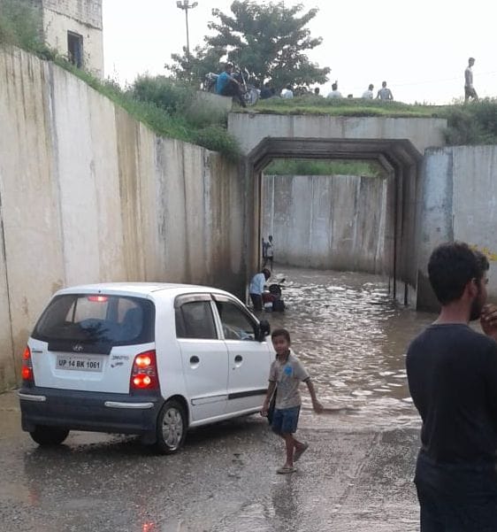 the water fill in underpass, the childrens does not go to school