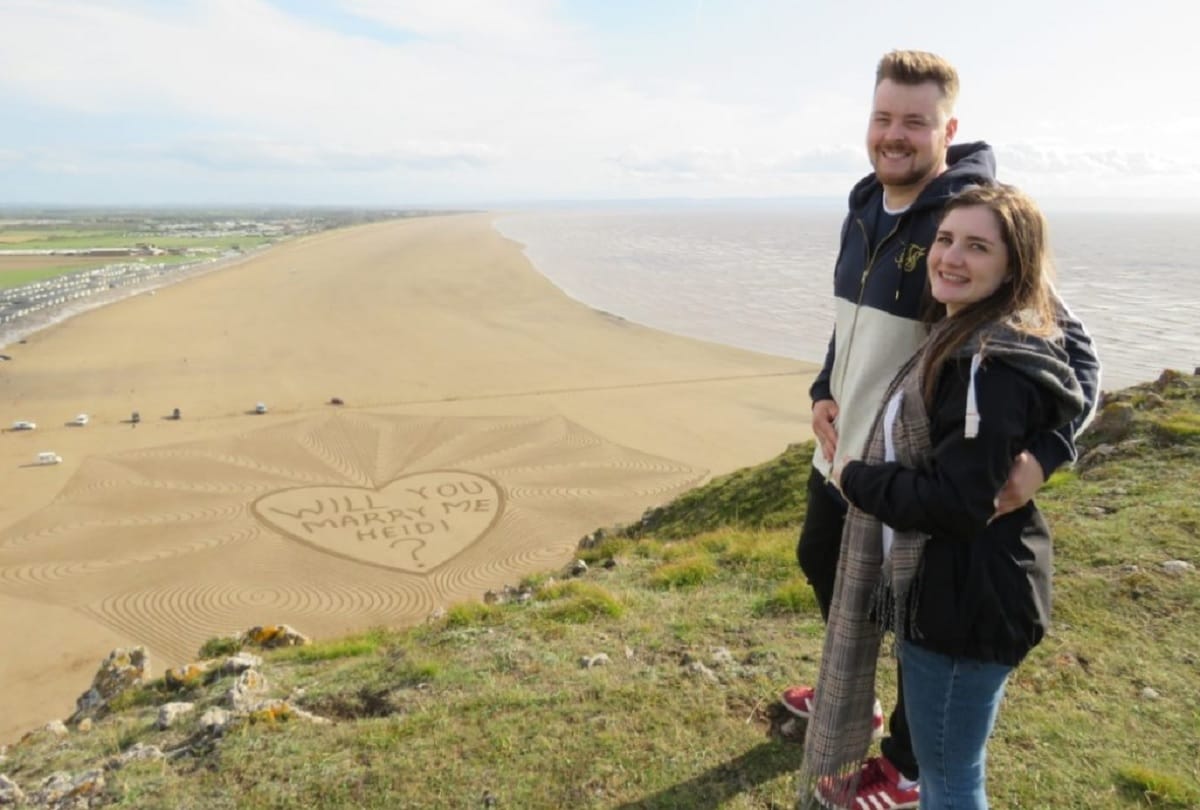 Unique marriage proposal Man propose his girlfriend at a beach by creating sand art