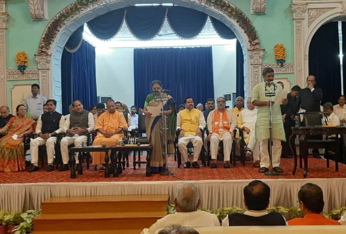 yogi govt reshuffle : 6 cabinet minister, 6 state minister indp charge, 11 state minister swear in