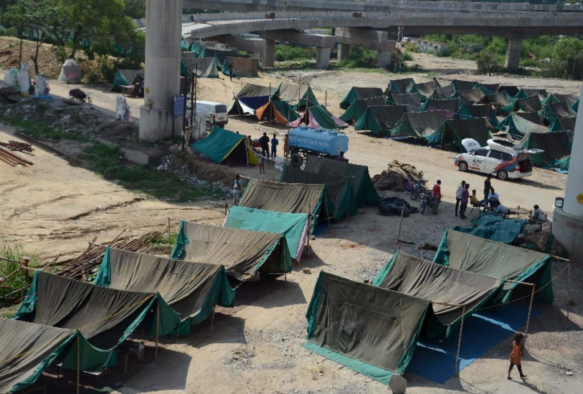 delhi flood relief camp 12 year old boy died of snake biting