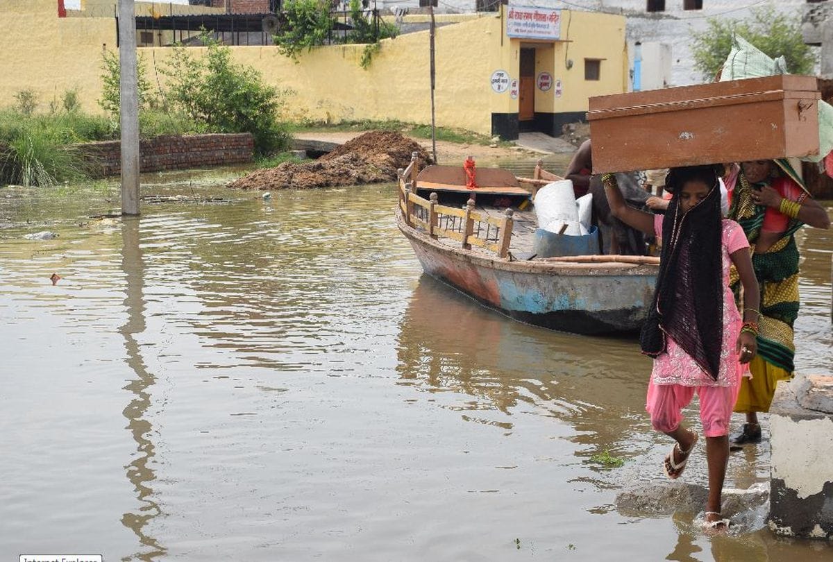danger of flood in mathura yamuna water reach in kalindi vihar colony
