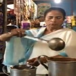 चाय बनाती ममता बनर्जी