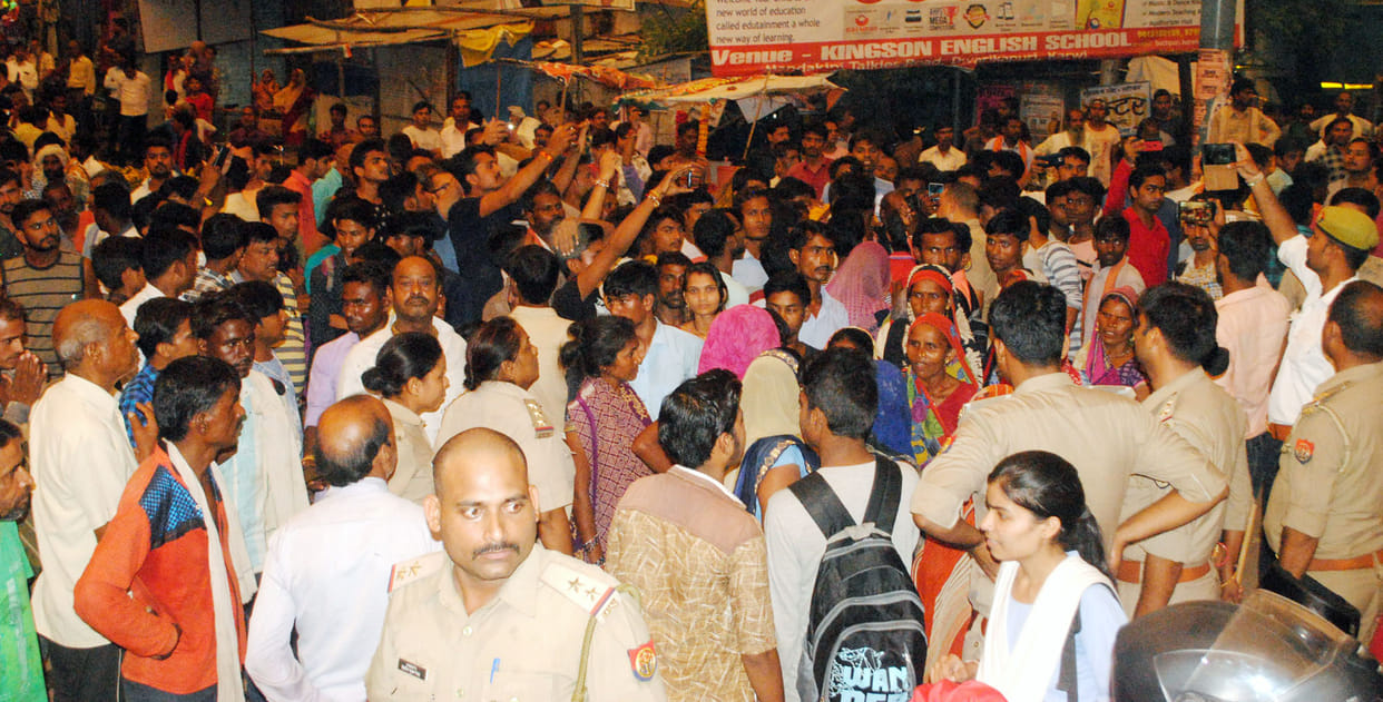 The highway jammed on the possibility of kidnapping of a student