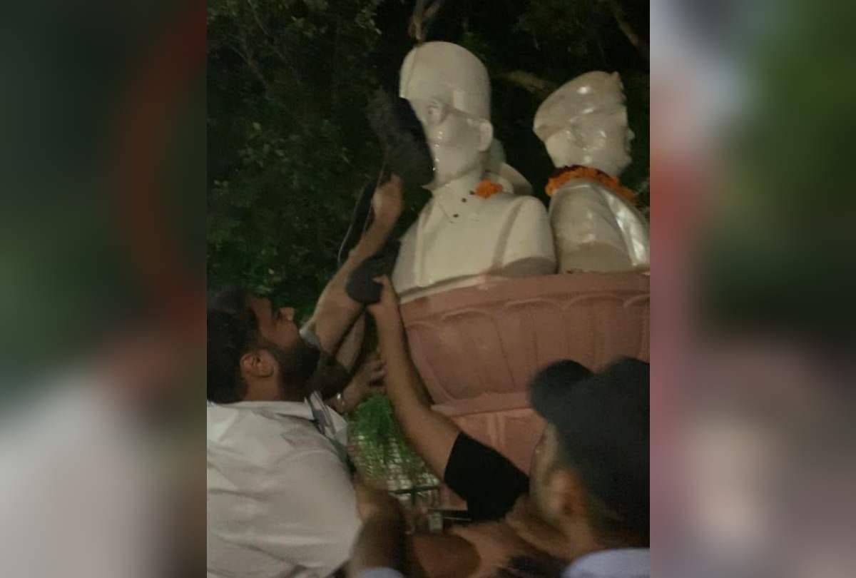 delhi university savarkar idol establish next night nsui paint it black garland shoes full update