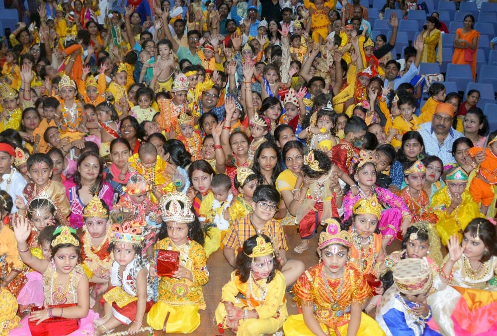 Photos of gahr Ghar kanha.