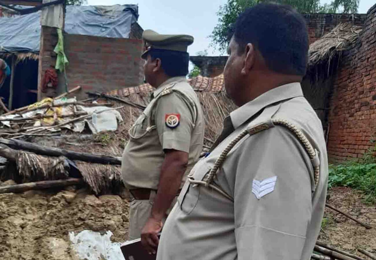 wall collapse in hardoi, woman died