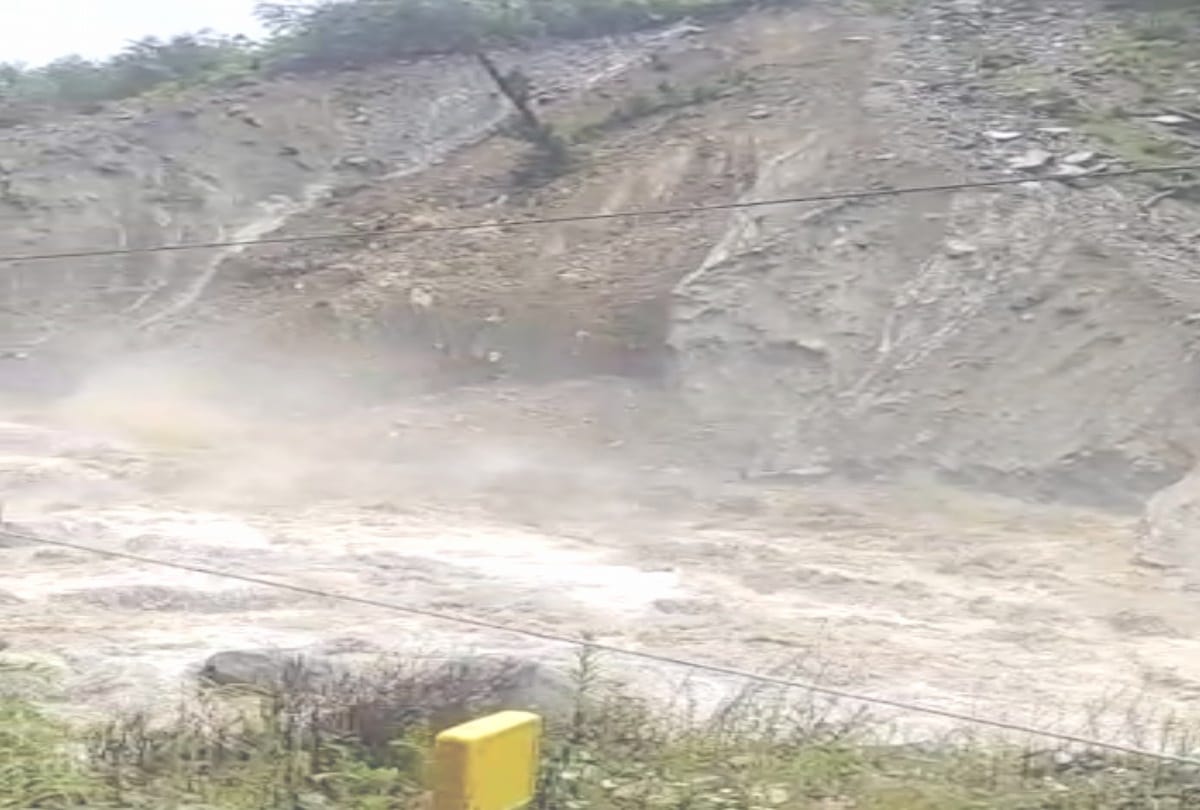 The risk of flood due to the landslide in sainj kullu himachal