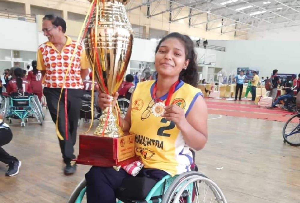 Paralympic player Sakshi chauhan not have money to buy sports wheelchair
