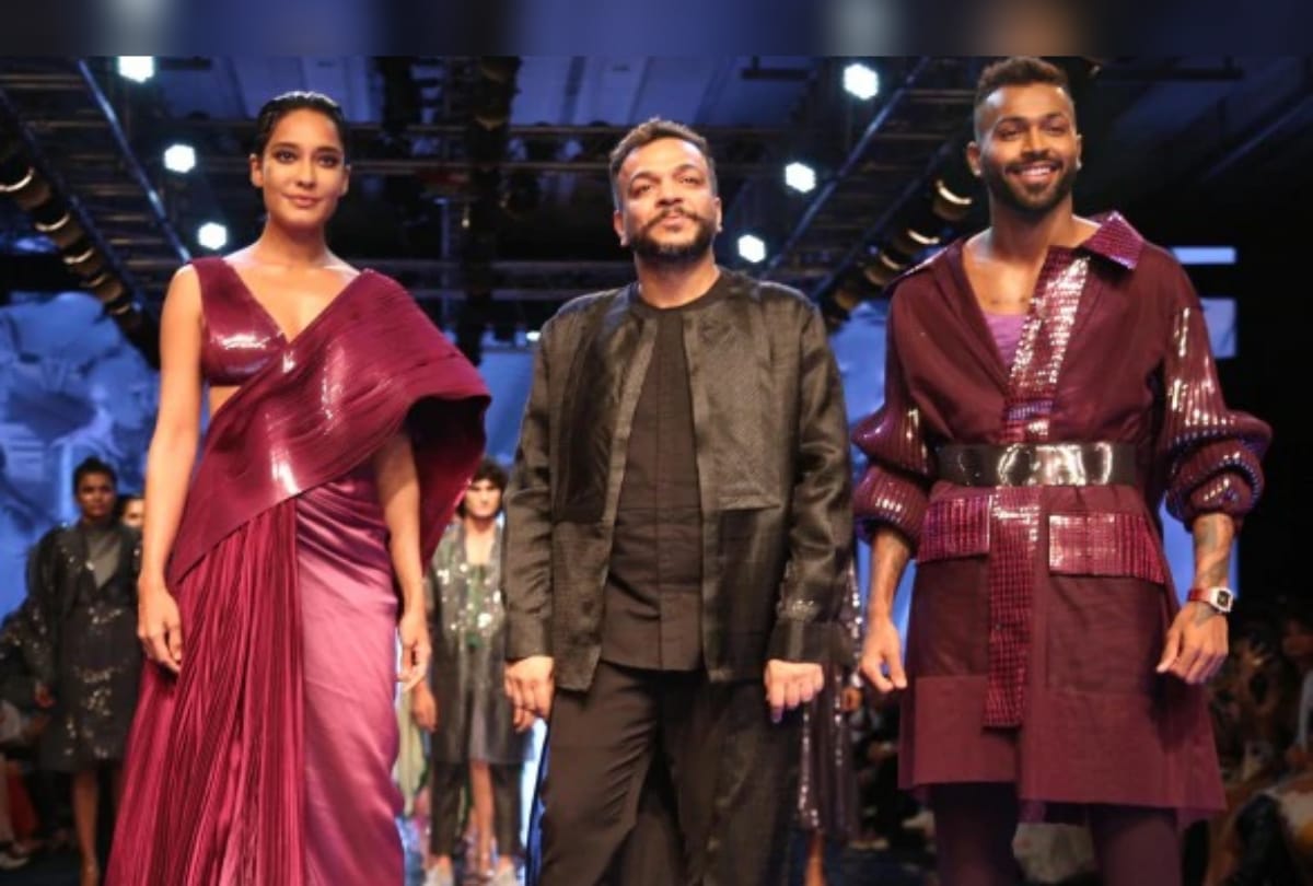 Lakme Fashion Week: Pregnant Lisa Haydon high slit saree steals the show