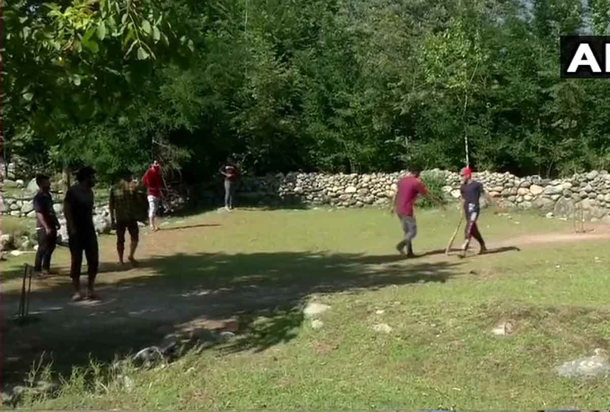 Kashmir Latest Photos of Srinagar and tral after Article 370 revoked, Latest visuals of Kashmir