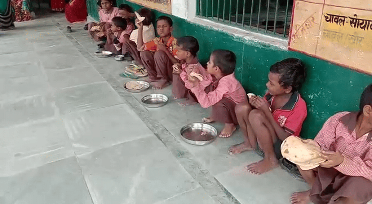 student were served rice salt a day before feeding salt roti in school mirzapur